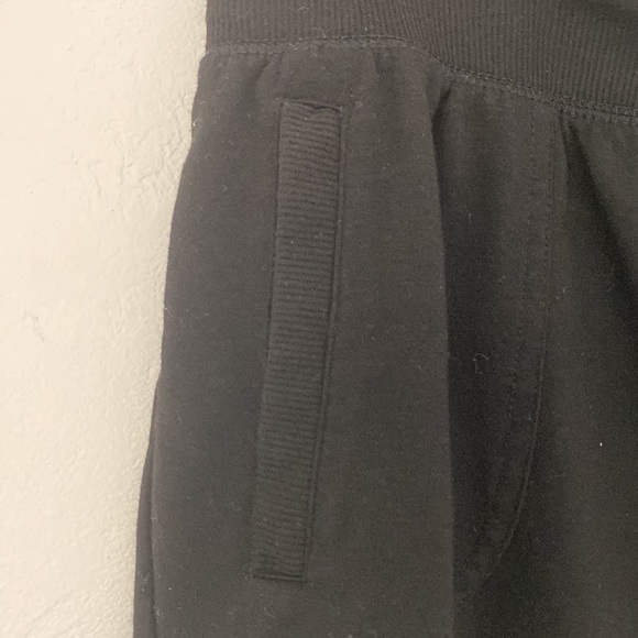 Women’s black shorts athletic work Brand front pockets Wide band on top of pants - Picture 3 of 7